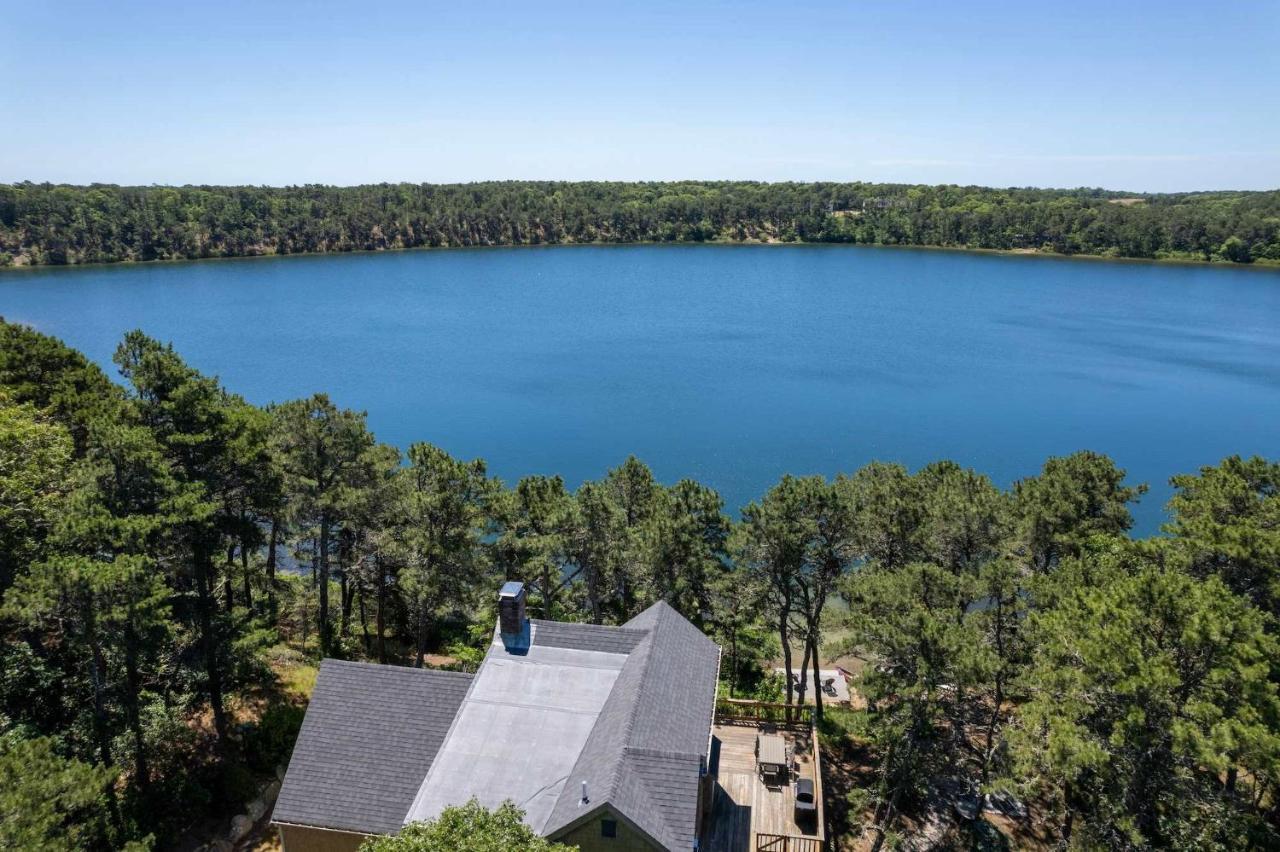 Amazing Location Lakefront Waterside Deck — 4-Star Luxury Hotel in Chatham, United States