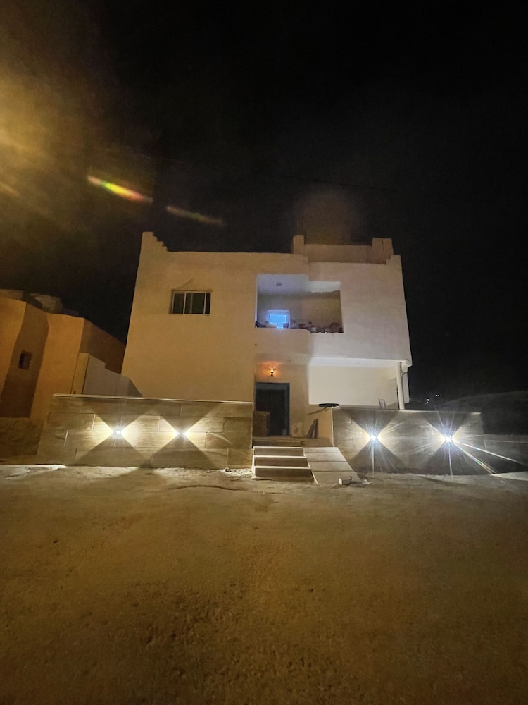 RoadHouse - carbon neutral hotel in Petra