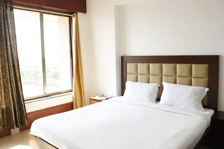 Laurent & Benon Service Apartment