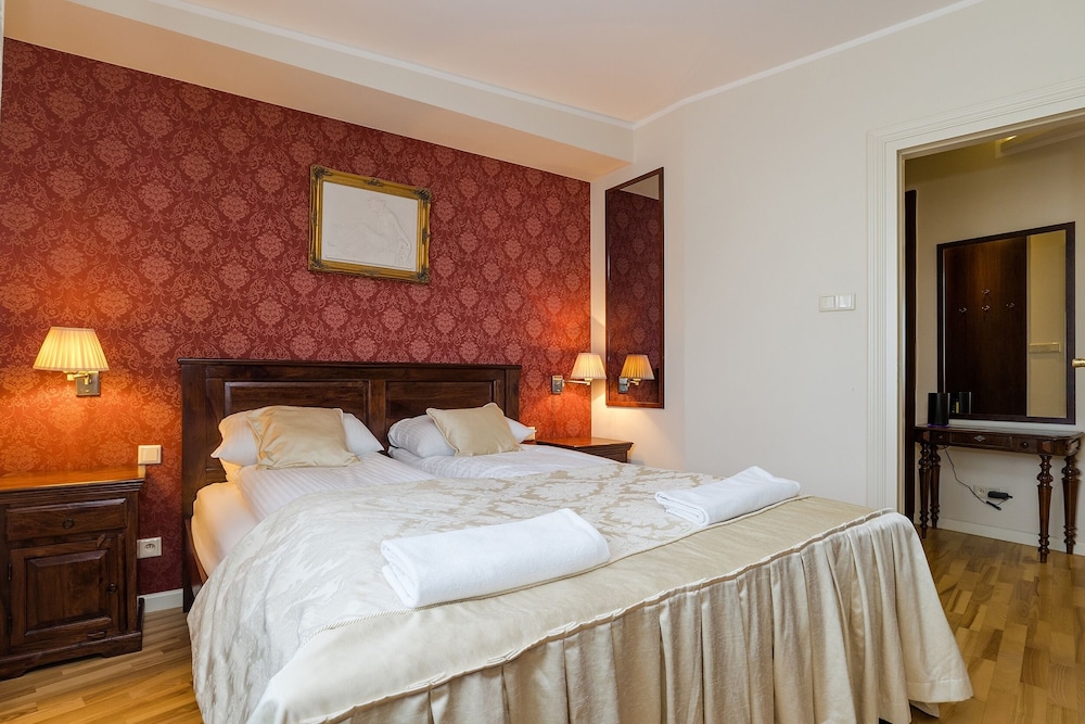 ShortStayPoland Nowy Świat B099 — 4-Star Luxury Hotel in Warsaw, Poland