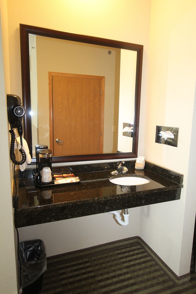 Bowman Inn & Suites - photo 26