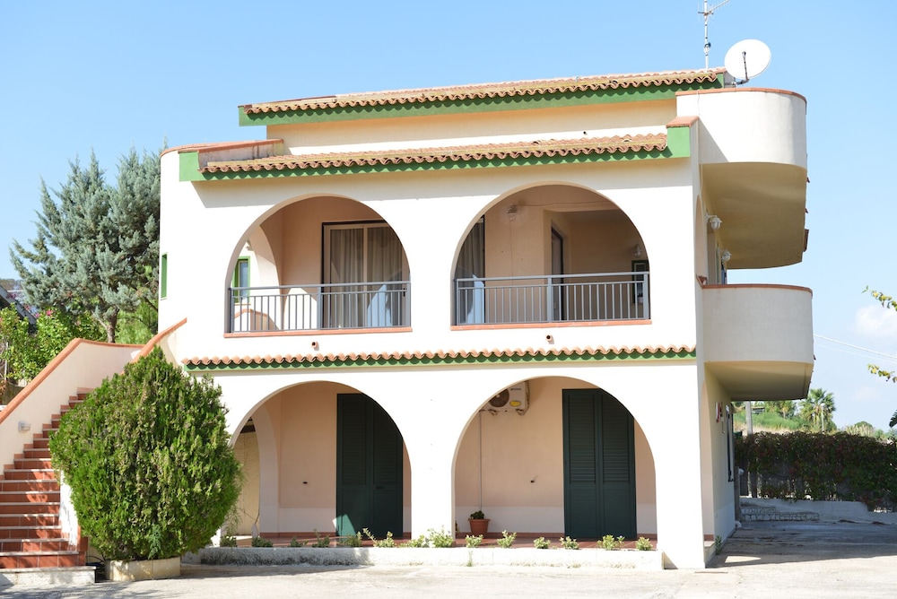 Appartamento Santangelo — 4-Star Luxury Hotel in Menfi, Italy