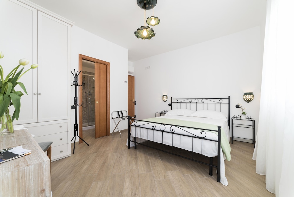 B&B Palazzo Pinto 2 — 4-Star Luxury Hotel in Vietri Sul Mare, Italy