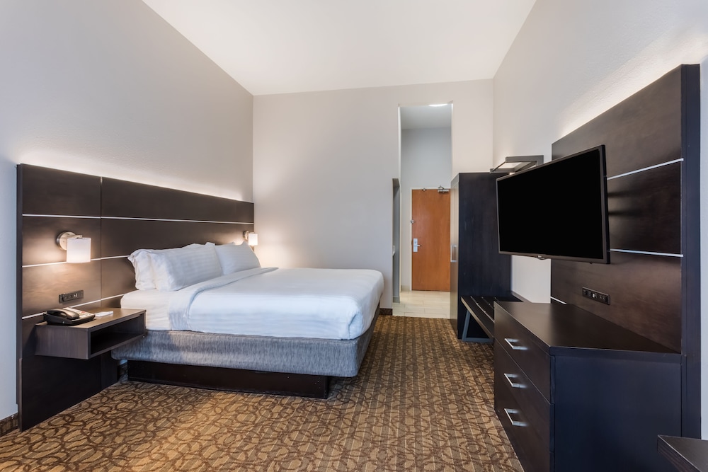 Holiday Inn Express Hotel & Suites Bremen - photo 14