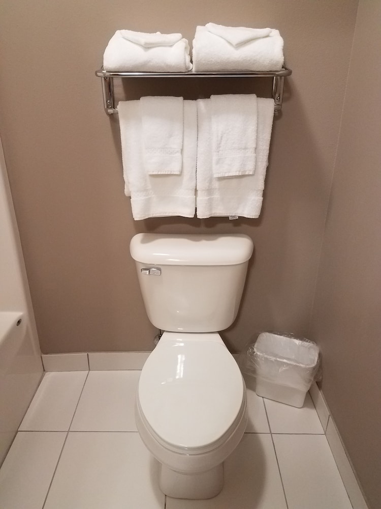 Okoboji Inn & Suites - photo 23