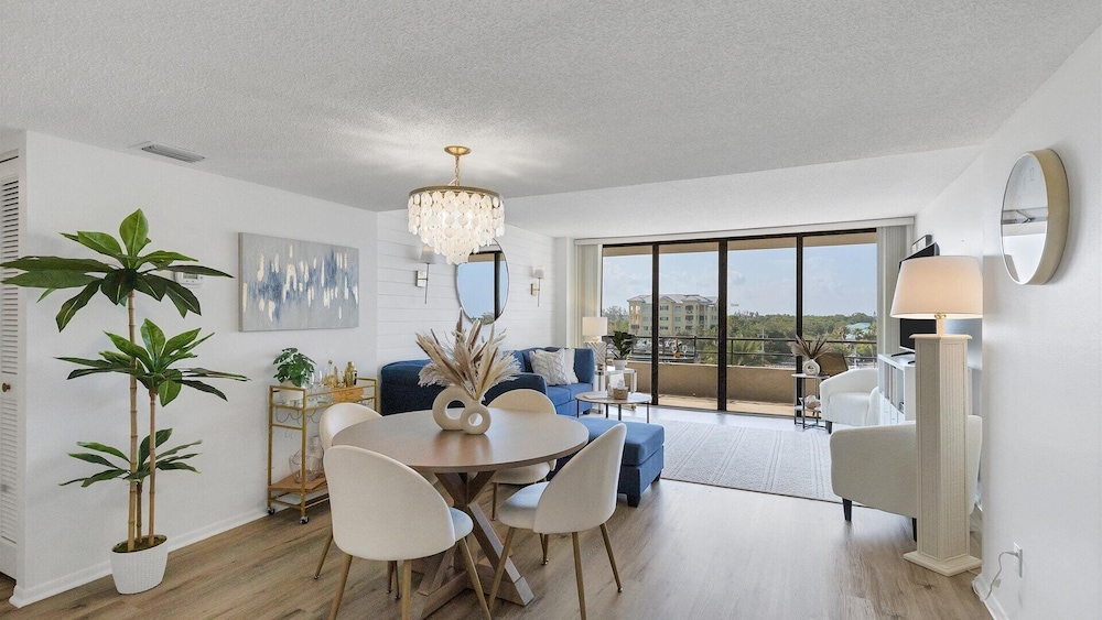 6415 Midnight Pass #608 — 4-Star Luxury Hotel in Siesta Key, United States
