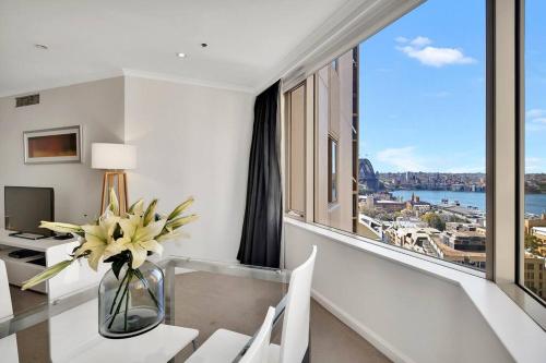 Quality apartment in the Rocks GLO1203