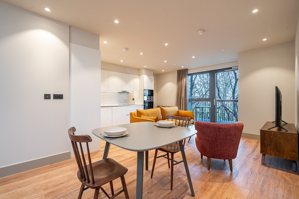 Contemporary North London Flat — 4-Star Luxury Hotel in London, United Kingdom
