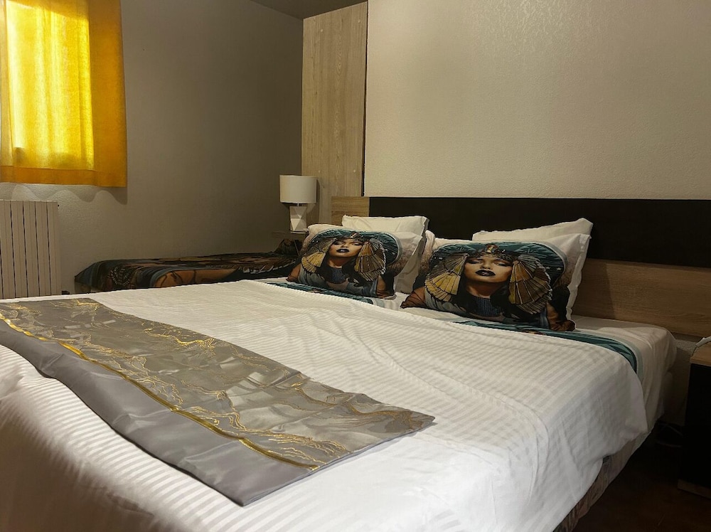 Hotel Restaurant Les 3 Ch nes in Frejus, France