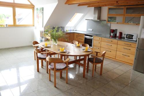 Apartment Dachgalerie 110 m2 — 4-Star Luxury Hotel in Munich, Germany