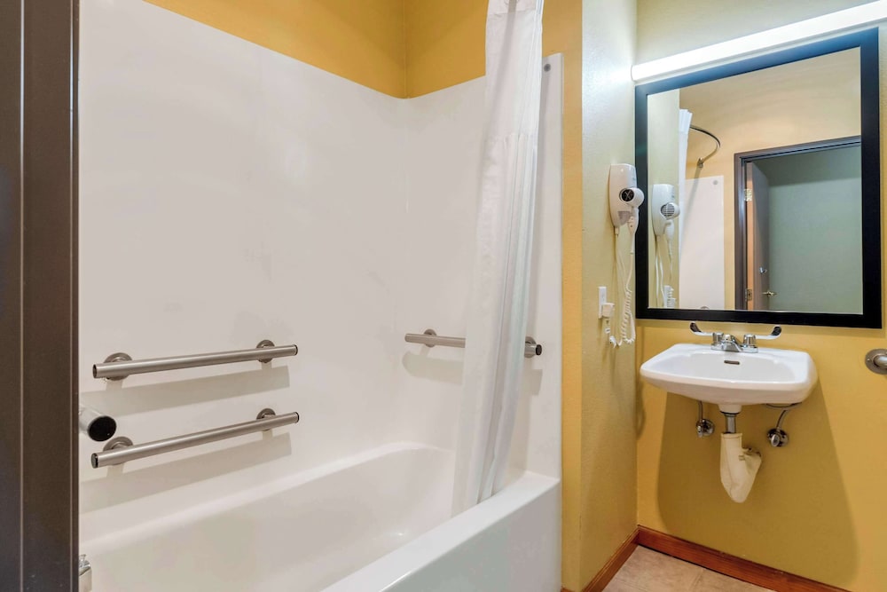 Quality Inn & Suites Lenexa Kansas City - photo 6