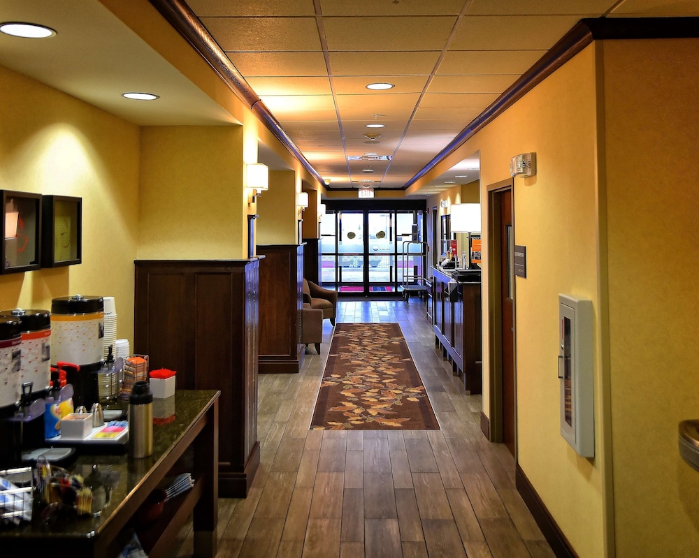 Hampton Inn Geneseo - photo 3