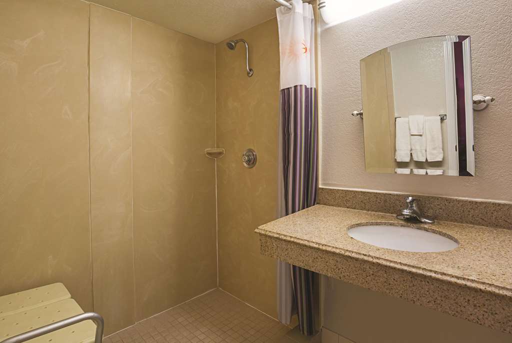 Wingate by Wyndham Galveston Beachfront at the Seawall - photo 16