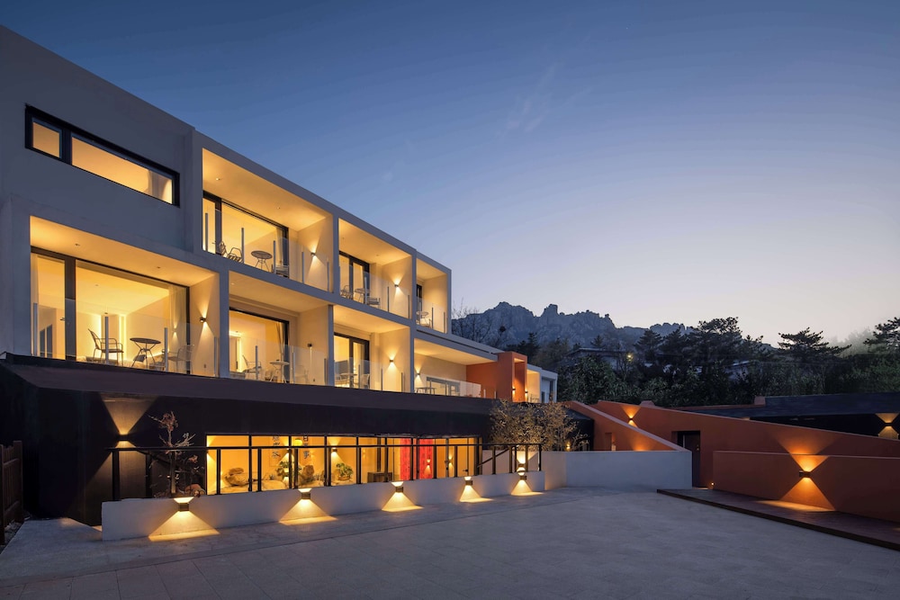 Moya Hotel Qingdao Laoshan Scenic Area — 4-Star Luxury Hotel in Qingdao, People's Republic of China
