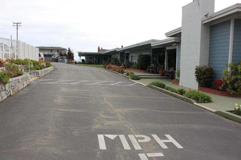 Edgewater Beach Inn & Suites - photo 3