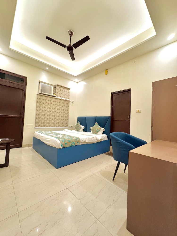 Sahani Hotel — Varanasi — photo 4