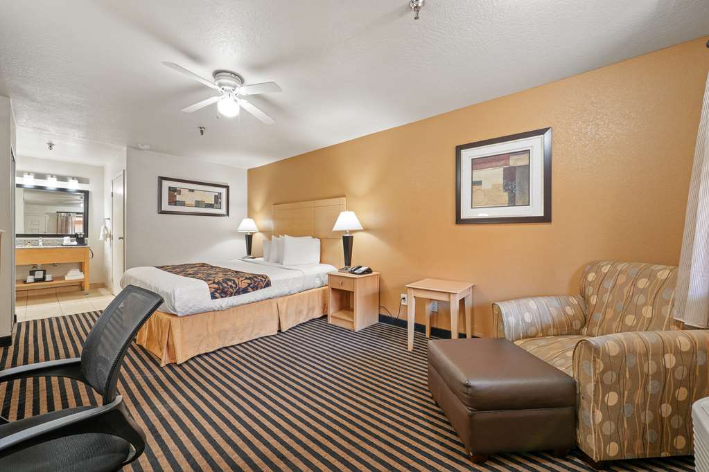 Best Western Plus Executive Inn & Suites - photo 26