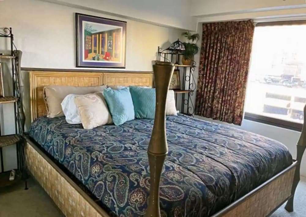 On The Strip Classic Comfort 2 Bedroom Condo