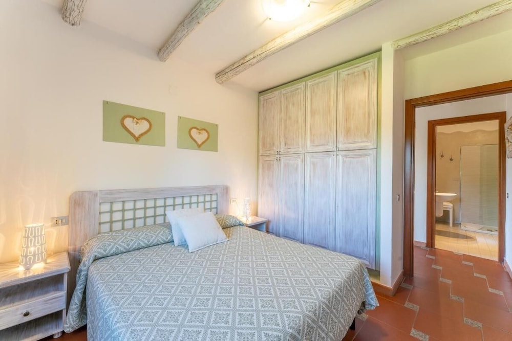 Chic Villa Antonina One Bedroom Sleeps 4 — 4-Star Luxury Hotel in Golfo Aranci, Italy