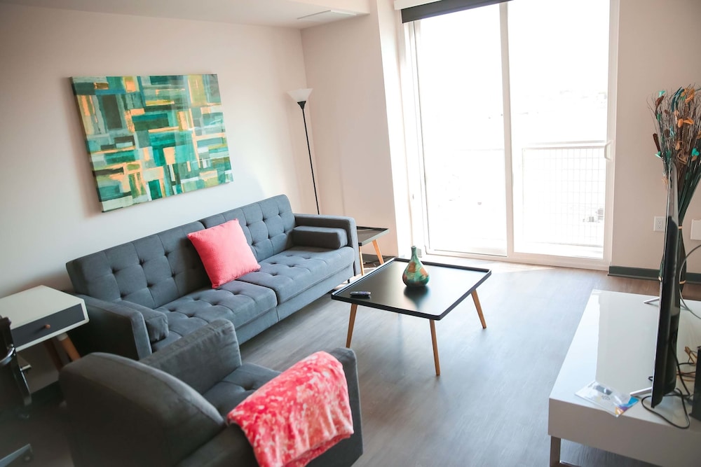 Fully Furnished Suites near Little Tokyo - photo 18
