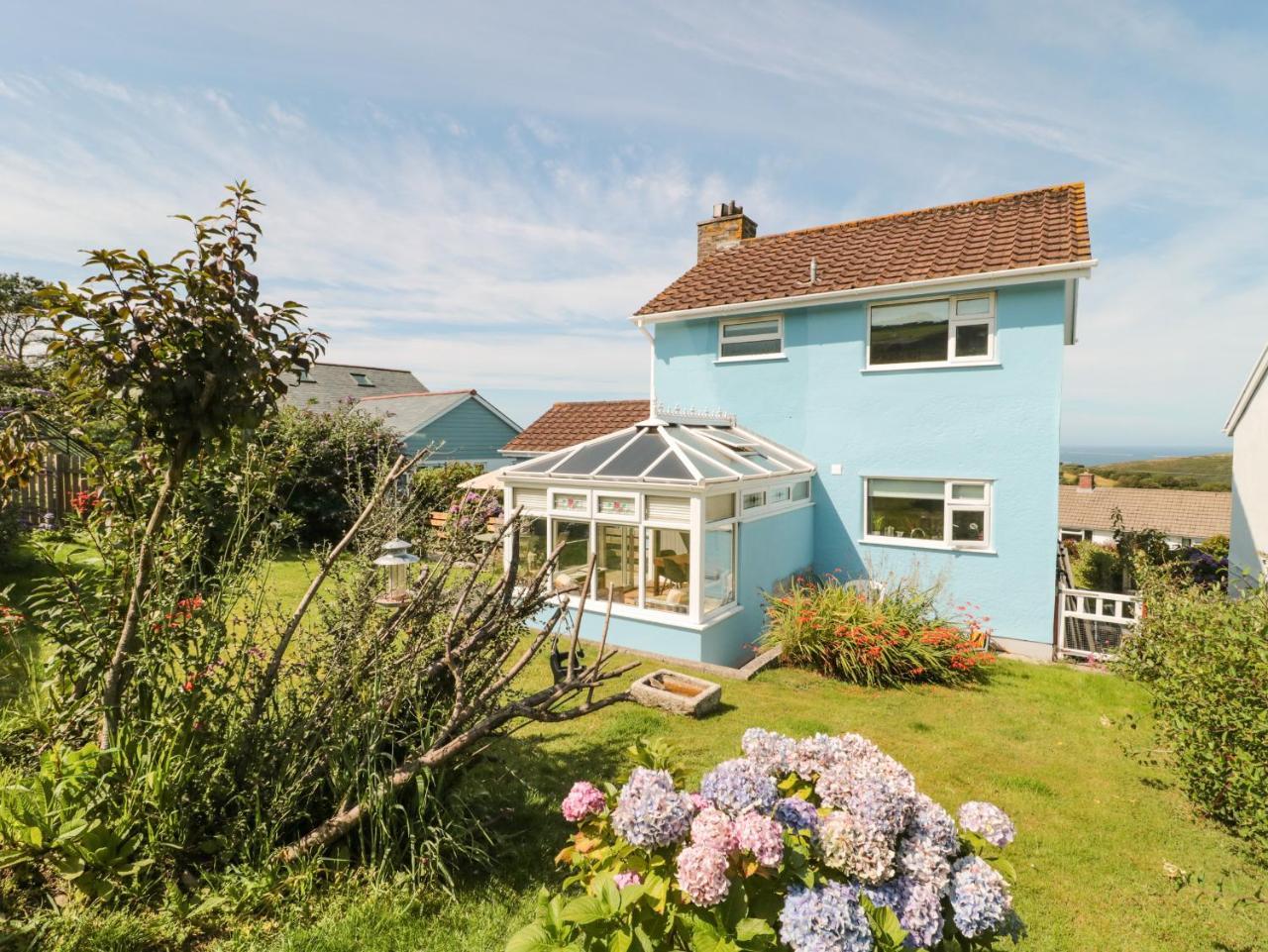 Honeycroft - carbon neutral hotel in Unknown City