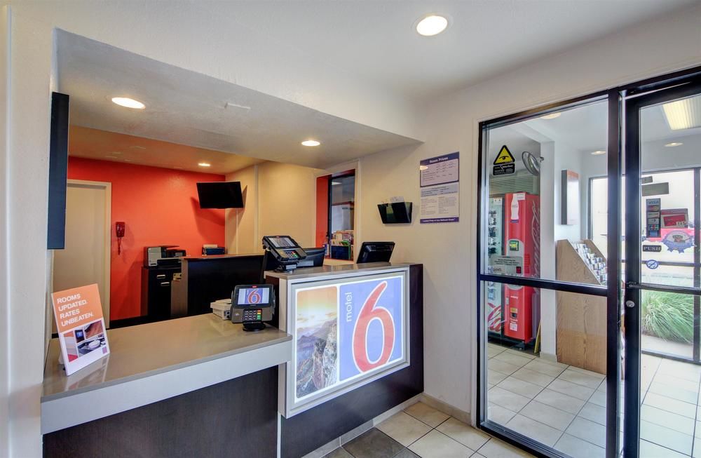 Motel 6 Oklahoma City Airport - photo 4