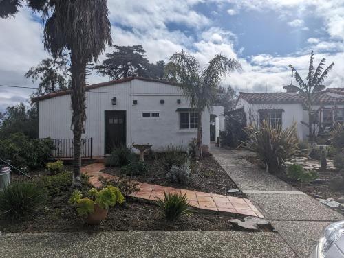 Farm house retreat on the hills near BART — 4-Star Luxury Hotel in Fremont, United States