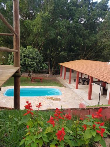 Chácara chalé recanto das árvores em Jaguariuna — hotel in Jaguariuna