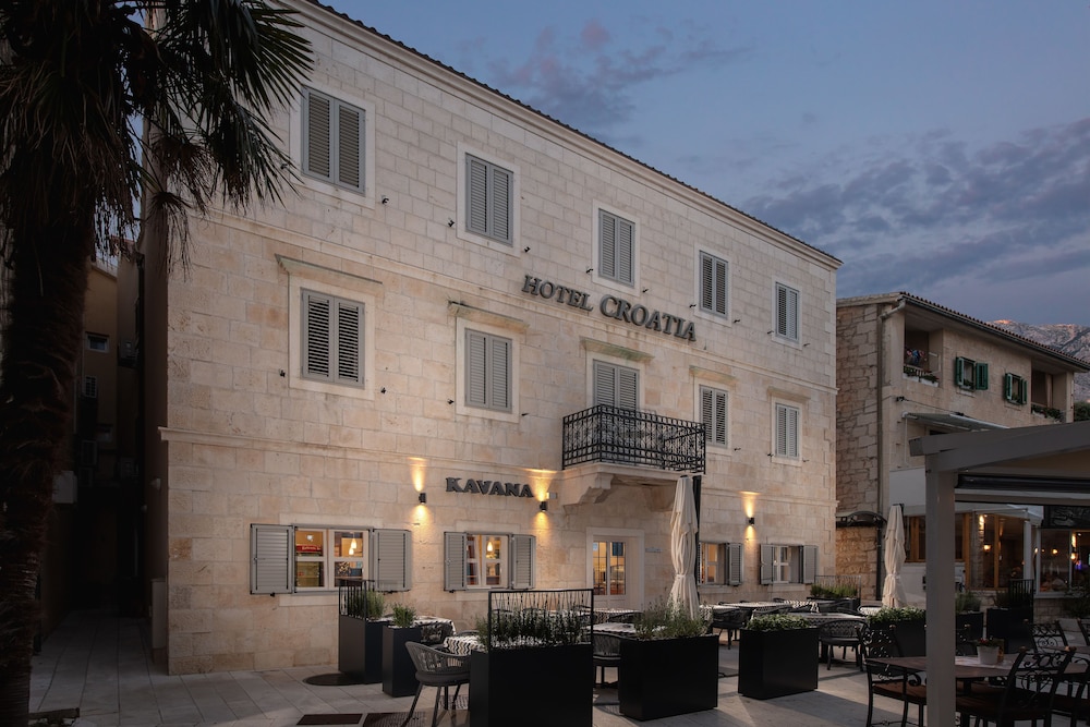 Hotel Croatia - carbon neutral hotel in Baska Voda