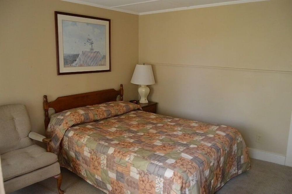 Kennebunk Gallery Motel & Cottages - photo 17