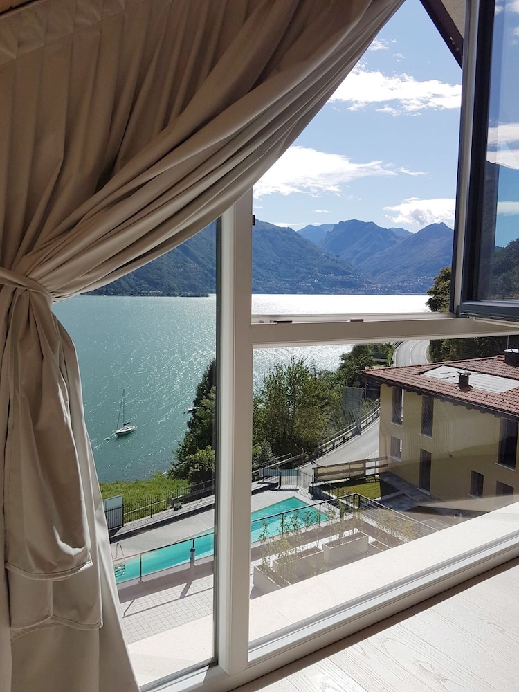 Baia Blu Luxury Apartments with Pool — 4-Star Luxury Hotel in Cremia, Italy