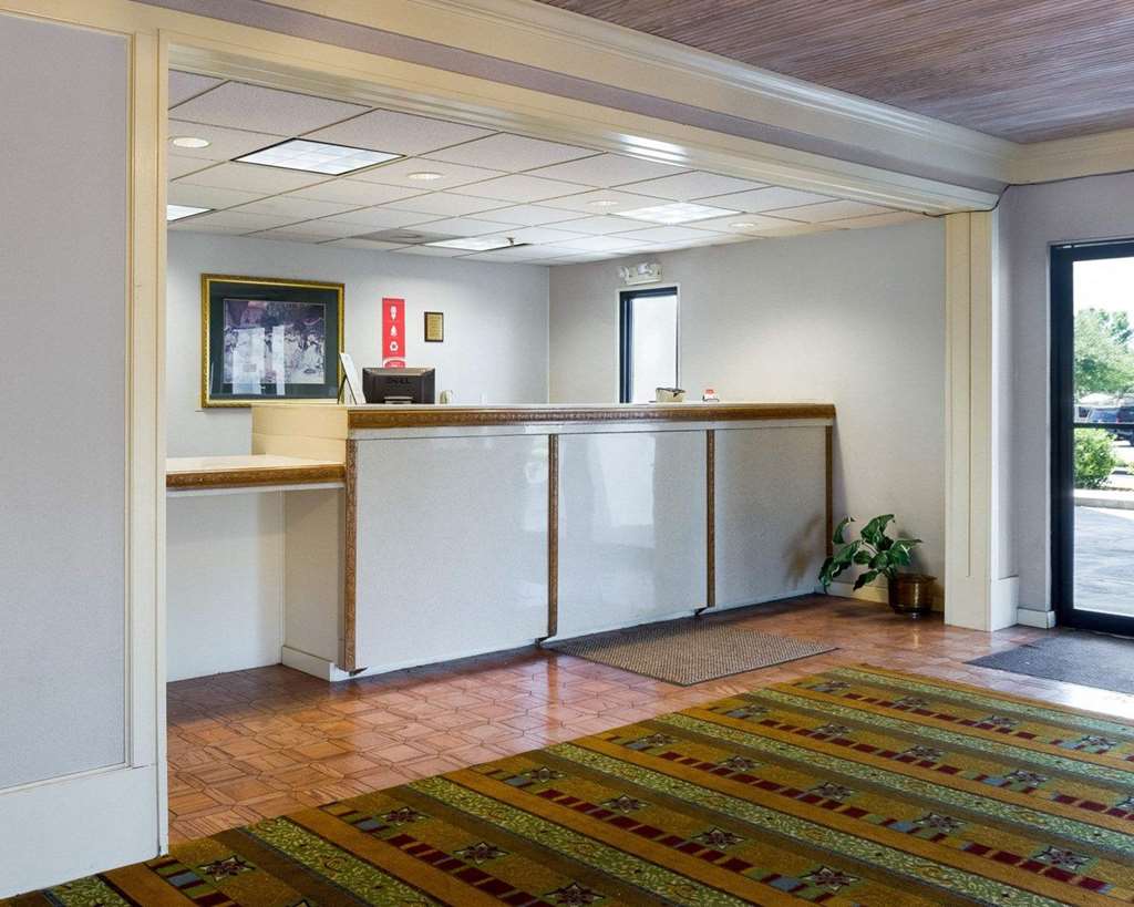 Econo Lodge Canton I 55 - photo 5