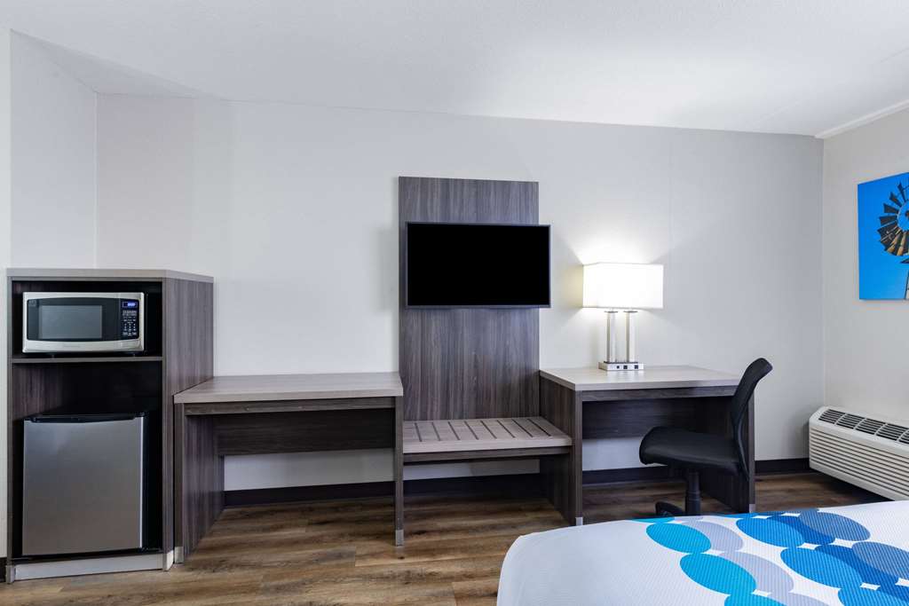 Wingate by Wyndham Wichita Airport - photo 11
