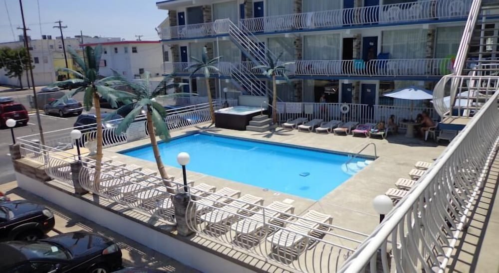 Quarterdeck Motel - photo 22