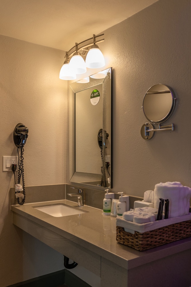 GreenTree Inn & Suites Alhambra - photo 59