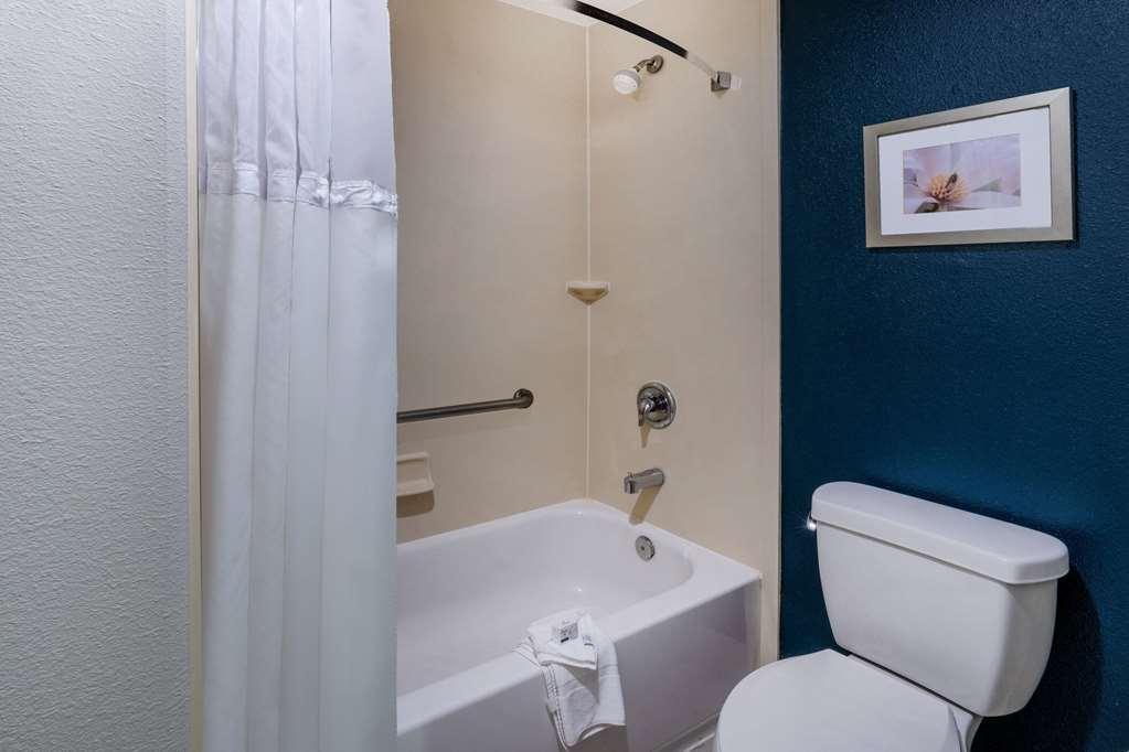 La Quinta Inn & Suites by Wyndham Santa Rosa - photo 20