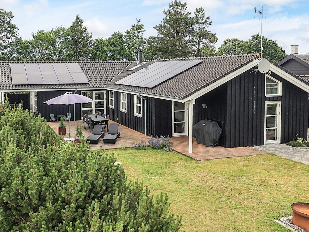 10 person holiday home in Hadsund — 4-Star Luxury Hotel in Hadsund, Denmark