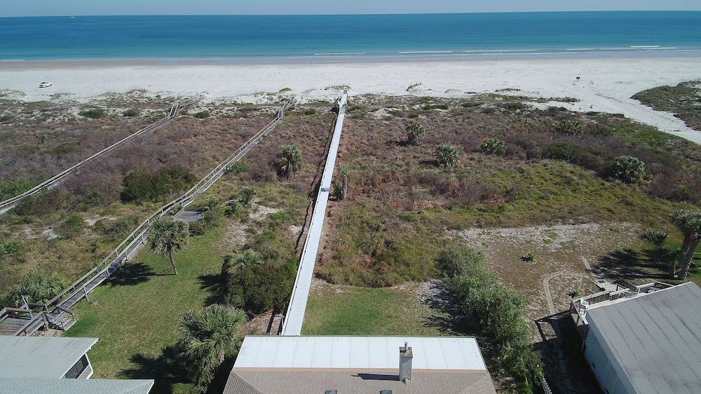 Pet Friendly Oceanfront 3 Bed 2 Bath Ocean Paradise - photo 24