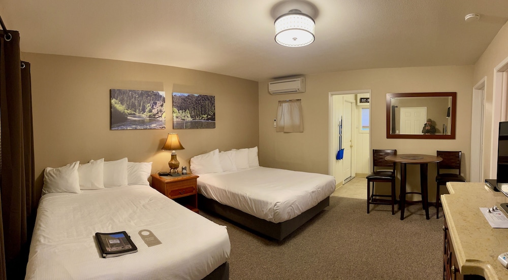 Indian Creek Lodge - photo 3