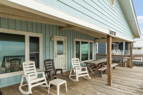 Admiral's Quarters by Oak Island Accommodations - photo 19