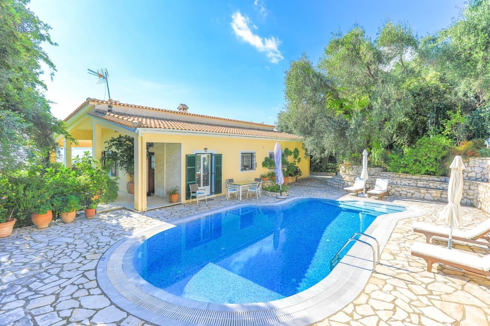 Villa Natasha in Nisaki — 4-Star Luxury Hotel in Corfu, Greece