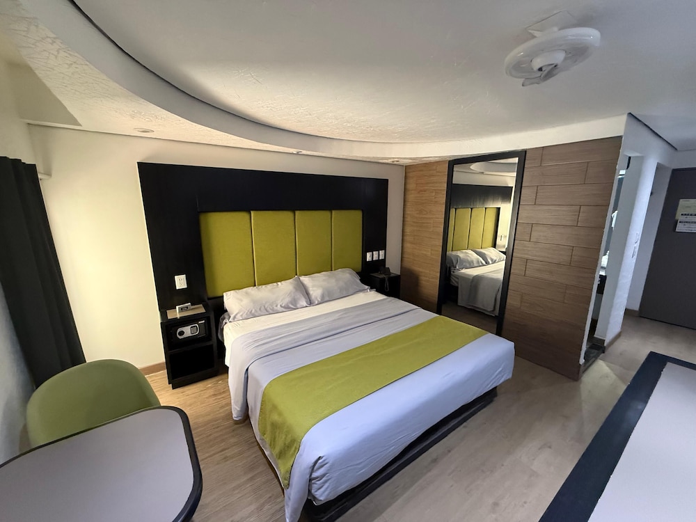 Hotel Embassy