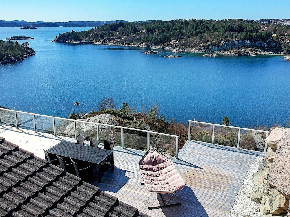 12 person holiday home in Fitjar — 4-Star Luxury Hotel in Fitjar, Norway