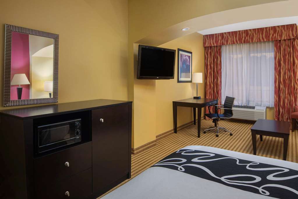 La Quinta Inn & Suites by Wyndham Atlanta Union City - photo 25