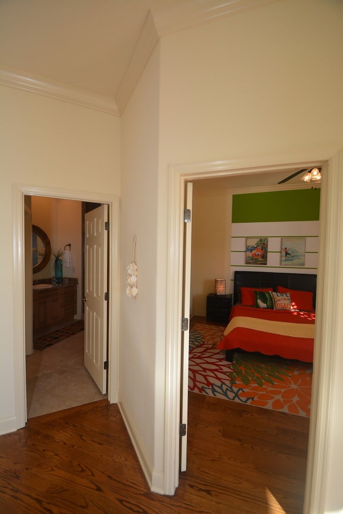 Ocean View Paradise Steps away from the Beach Will Accommodate Up To 10 People including 1 3 Fa - photo 44