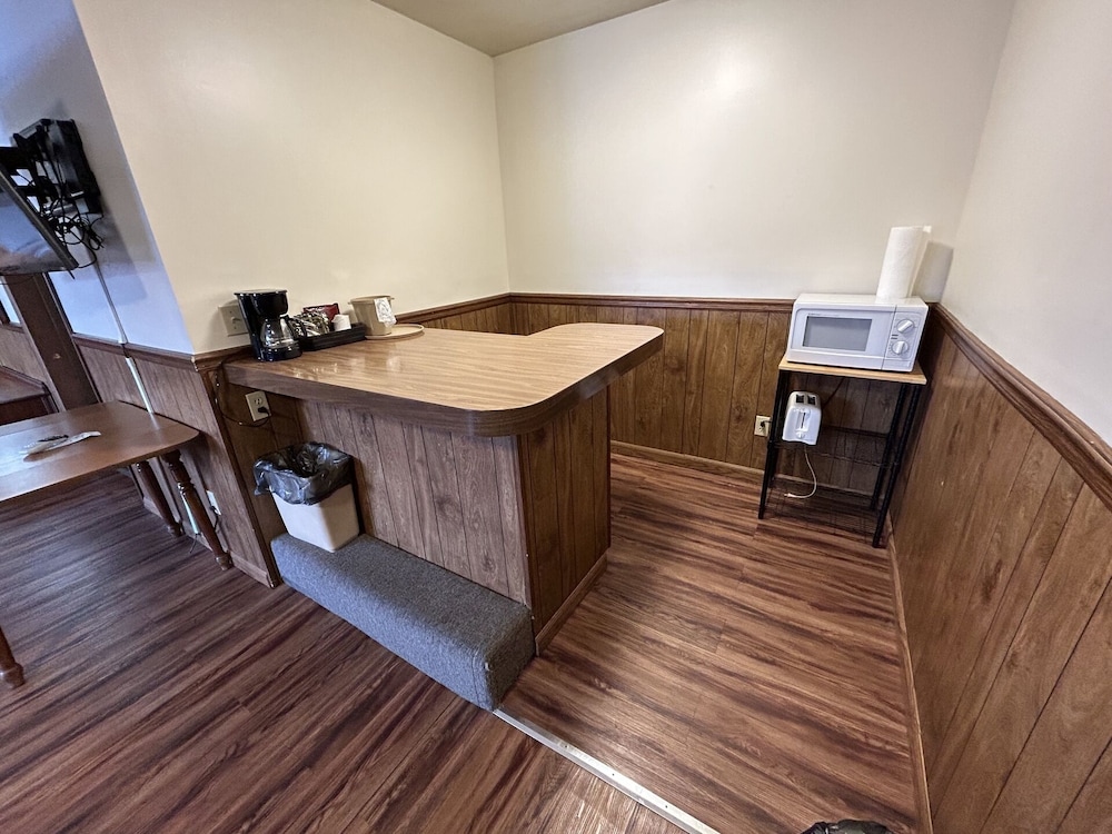 Valley Inn and Suites - photo 17