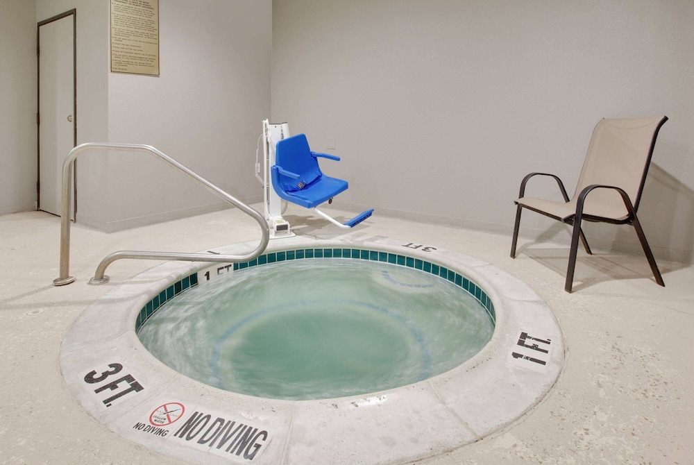 Days Inn by Wyndham Mesquite Rodeo TX - photo 18