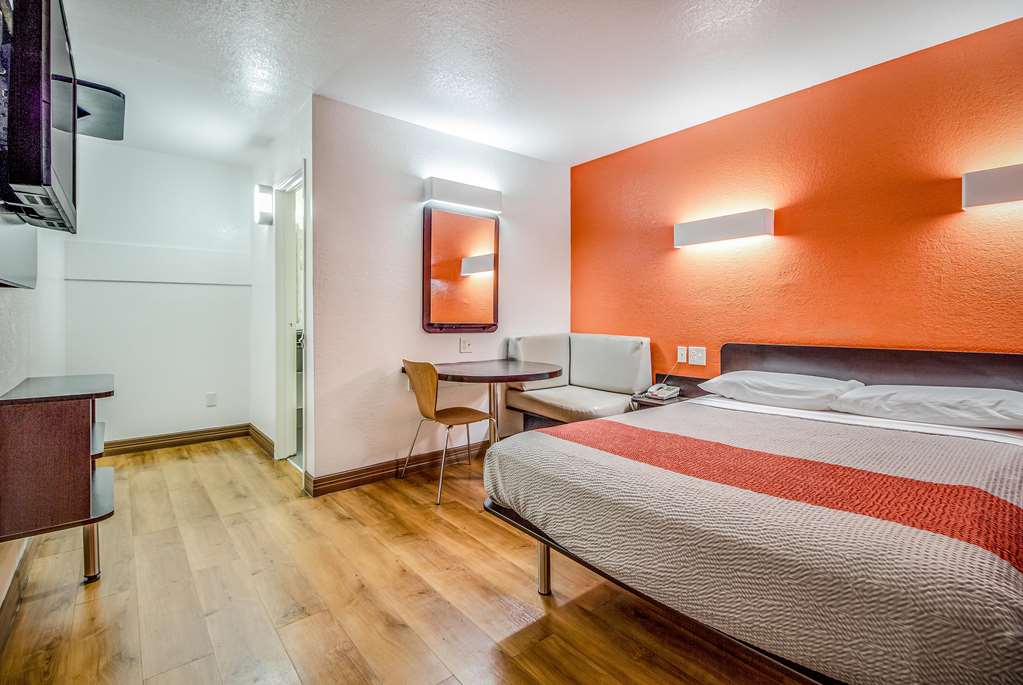 Motel 6 Conroe TX - photo 11