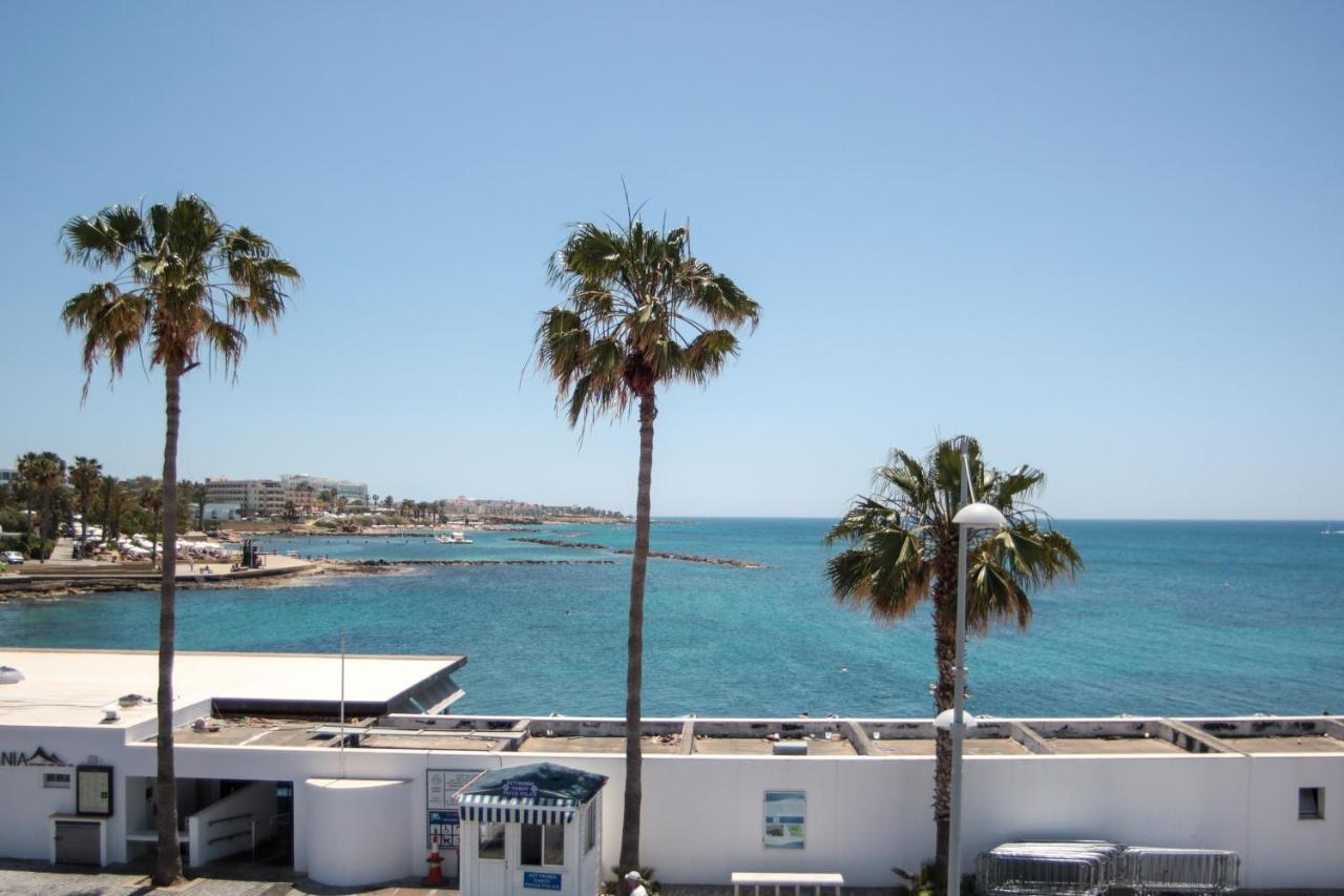 Phaedrus Living: Seaview Studio Suite Lighthouse 52