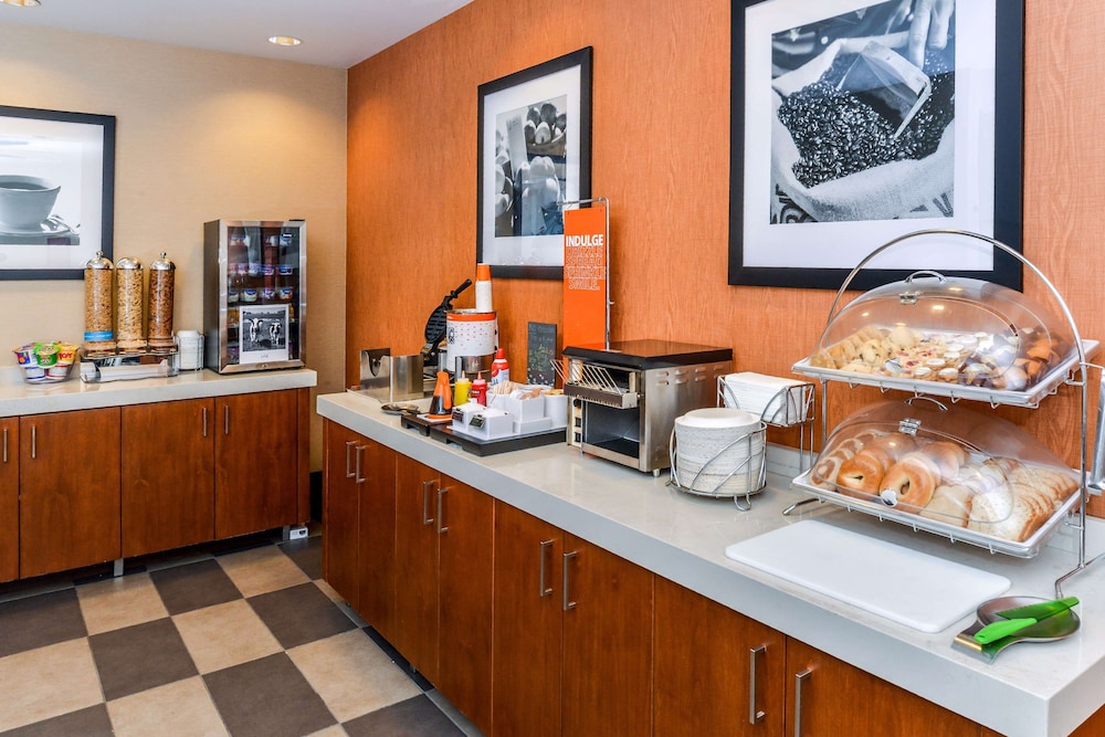 Hampton Inn & Suites Boulder North - photo 37